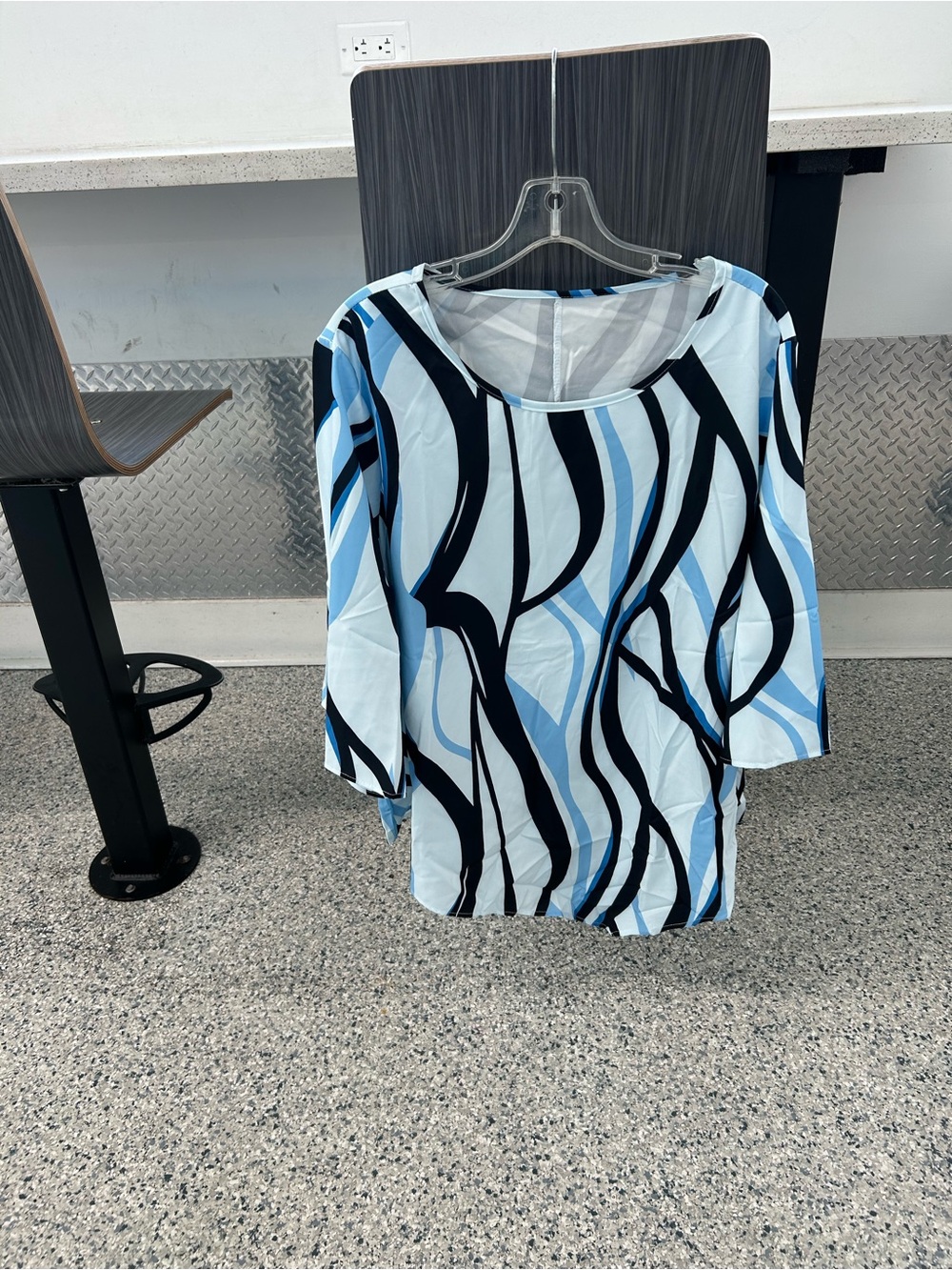 NIB Women’s Scoop-Neck Blue Wave Print Blouse